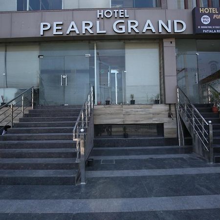 Hotel Pearl Grand & Banquet Zirakpur 外观 照片