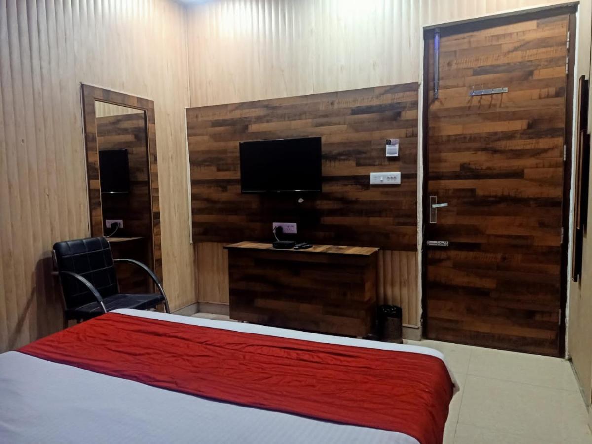 Hotel Pearl Grand & Banquet Zirakpur 外观 照片