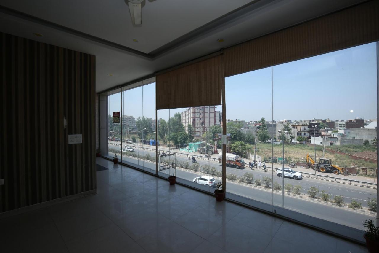 Hotel Pearl Grand & Banquet Zirakpur 外观 照片