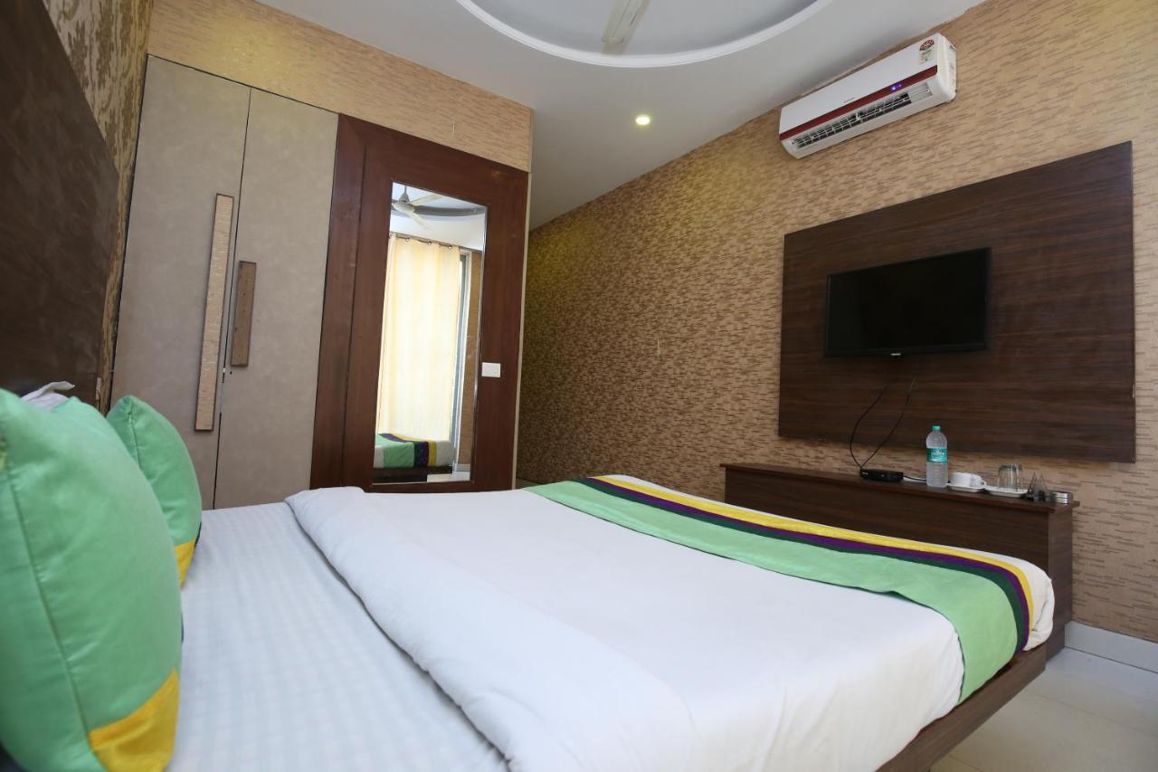 Hotel Pearl Grand & Banquet Zirakpur 外观 照片