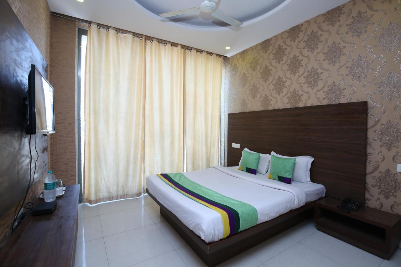 Hotel Pearl Grand & Banquet Zirakpur 外观 照片